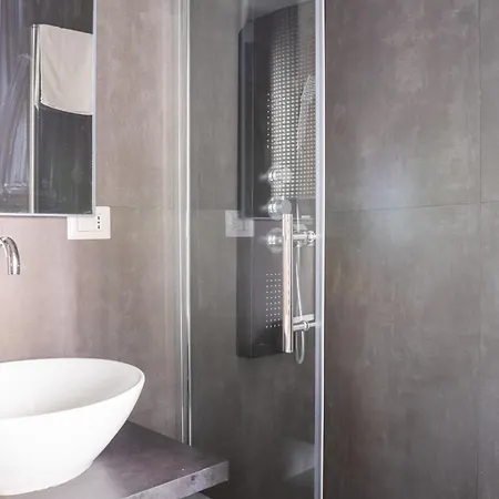 Landlord 8 - Finestra Sulla Cattedrale 巴里