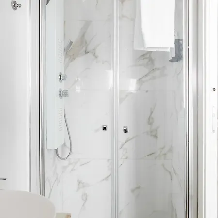 Landlord 8 - Finestra Sulla Cattedrale בית הארחה בארי