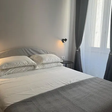 Landlord 8 - Finestra Sulla Cattedrale Bari