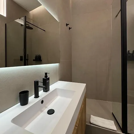 Landlord 8 - Finestra Sulla Cattedrale 3* בארי