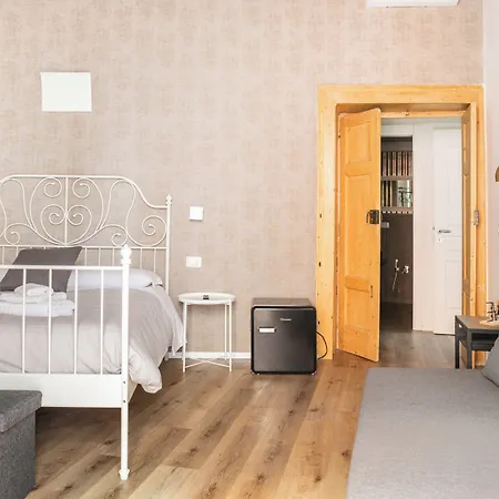 Landlord 8 - Finestra Sulla Cattedrale 3* Барі